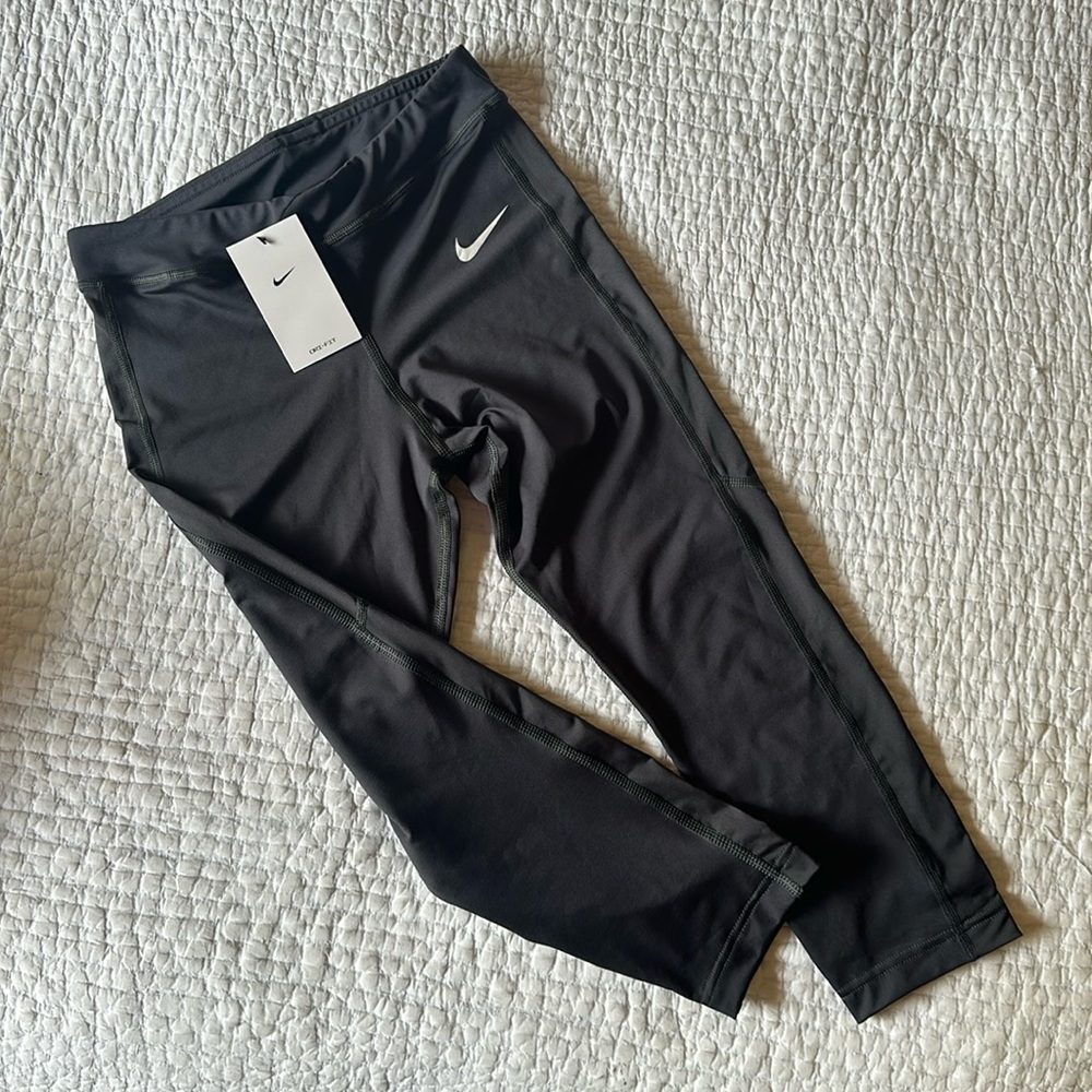 Dark grey Nike cropped legging